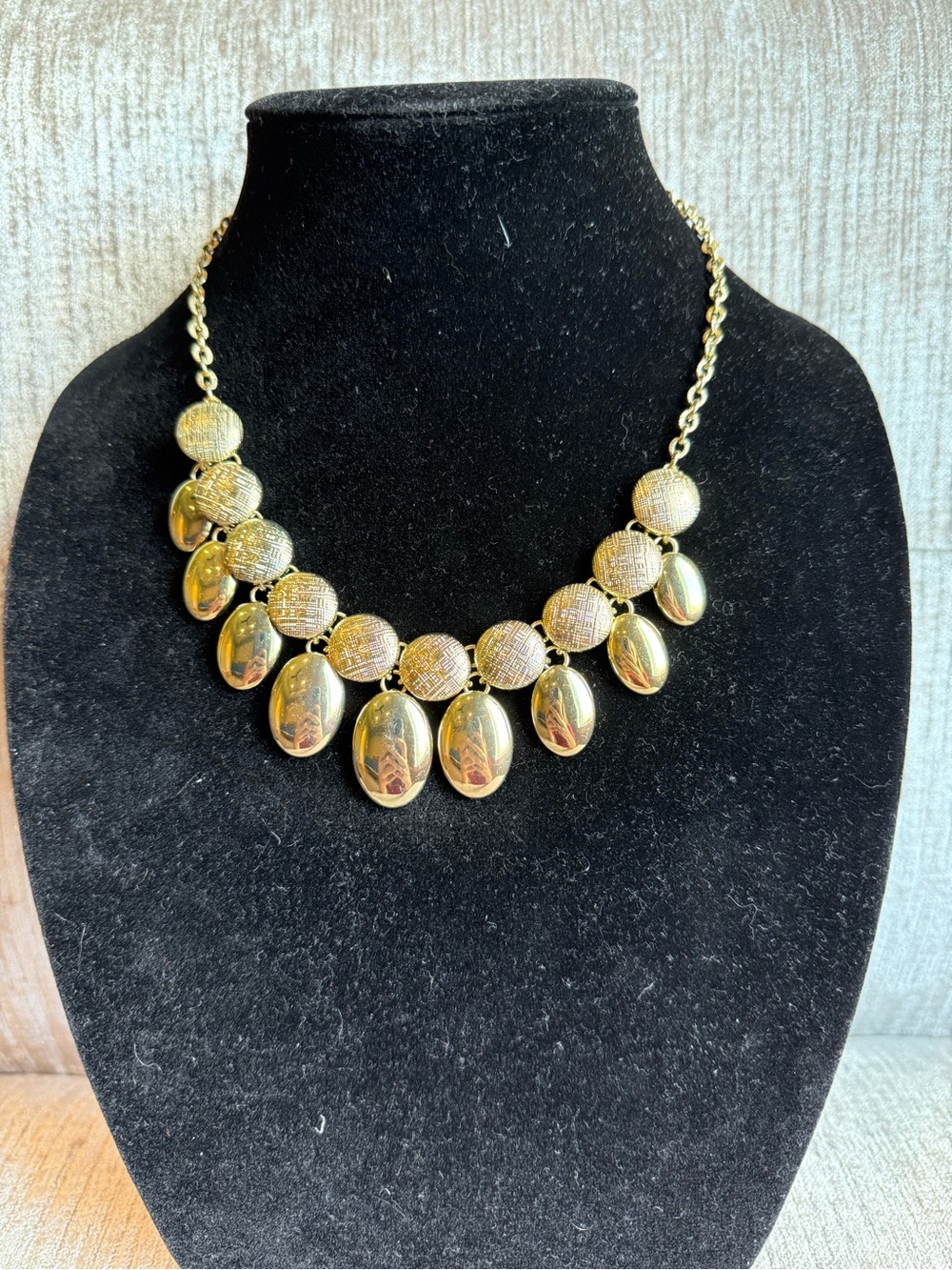 Liz Clairborne Bib Necklace